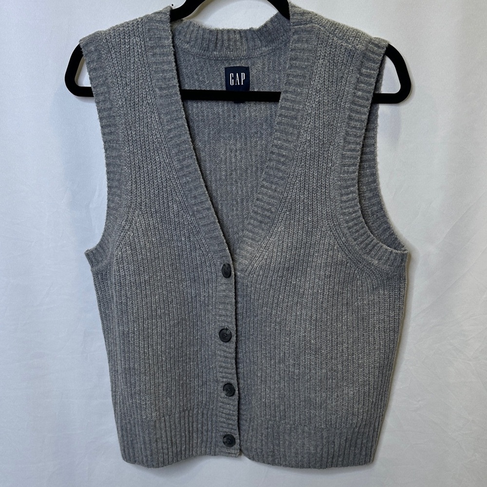 GAP Gray button front sweater vest-NWOT.  Size Medium
